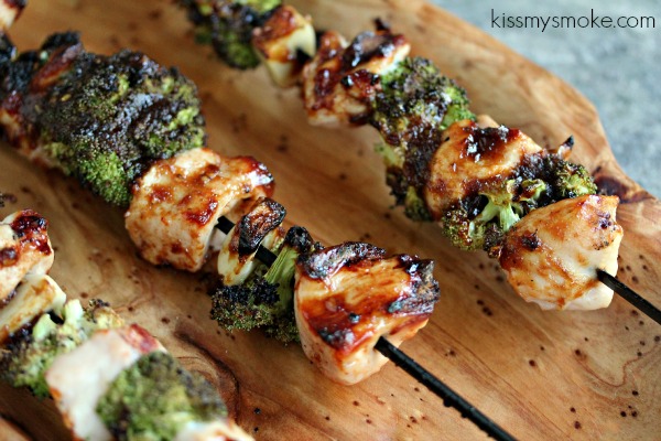 Chicken, Garlic and Broccoli Kebabs | kissmysmoke.com | #grill #bbq #chicken #poultry #kebabs