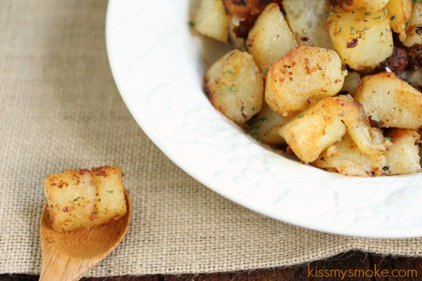 Grilled Potatoes with Garlic and Chipotle Spice | kissmysmoke.com | Grilled Potatoes roasted in a pan with butter, fresh garlic, red pepper dressing, and just a hint of chipotle spice to add a little heat.