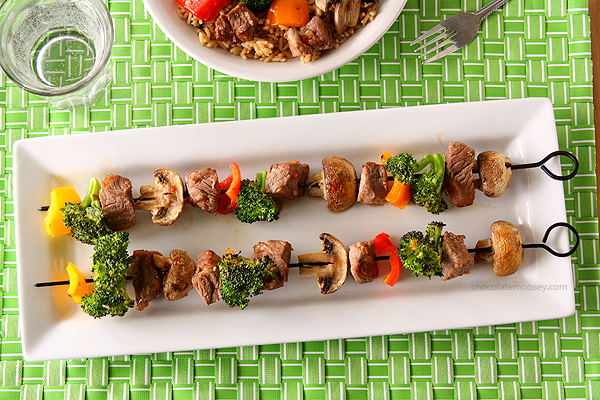 Beef Stir Fry Kabobs by Chocolate Moosey | Beef Recipe Round Up Featured on kissmysmoke.com