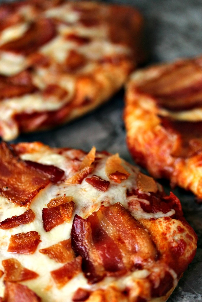 Easy Grilled Mini Bacon Pizzas- When I make bacon pizza I love using different flavours of bacon. In my world the more bacon you pile on a pizza, or anything else for that matter, the better. #Sponsored by Wright Brand® Bacon @Walmart #boldbacon
