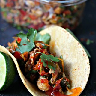 Grilled Chicken Fajita Foil Packs from kissmysmoke.com- These quick and easy chicken fajitas are cooked in foil packs to make cleanup a snap. Make extra foil packs and your weekly meal prep is done!